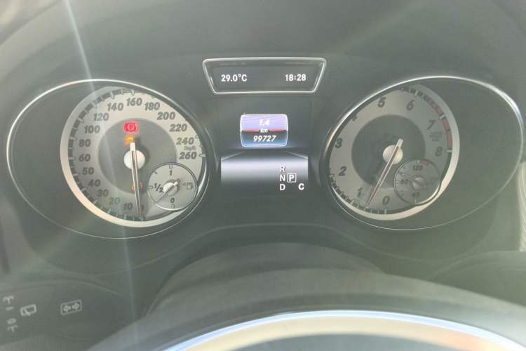 Used Mercedes-Benz GLA 2016 GLA 200 Sport Edition Odometer Close Up