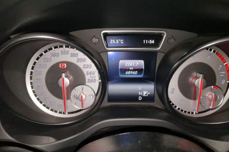 Used Mercedes-Benz GLA 2016 GLA 200 Sport Edition Odometer Close Up