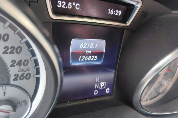 Used Mercedes-Benz GLA 2016 GLA 220 4MATIC Luxury Model Odometer Close Up