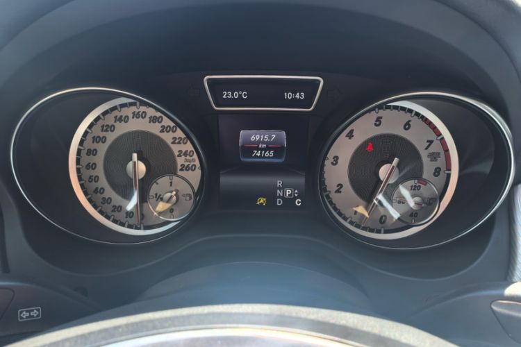 Used Mercedes-Benz GLA 2016 GLA 200 Sport Edition Odometer Close Up