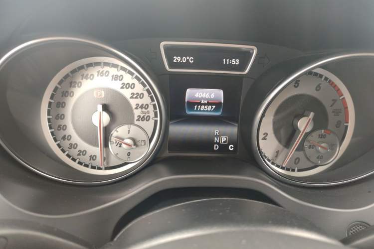 Used Mercedes-Benz GLA 2016 GLA 220 4MATIC Fashion Edition Odometer Close Up