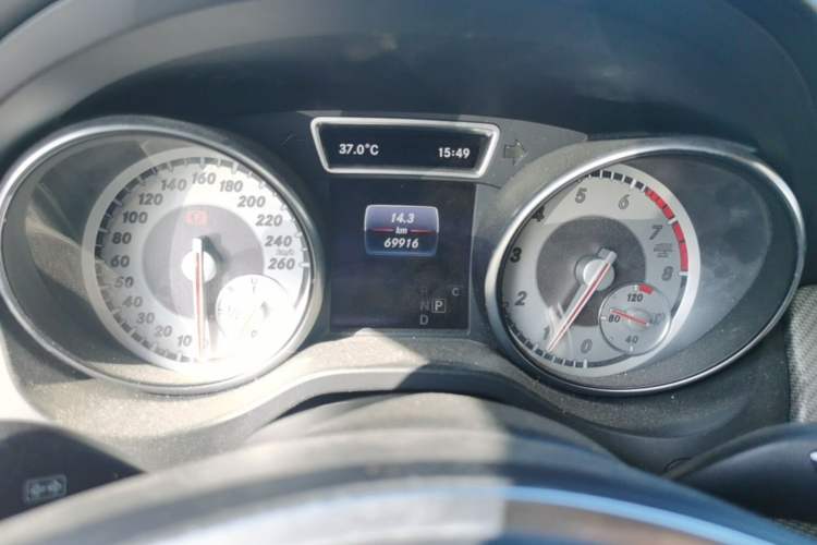 Used Mercedes-Benz GLA 2016 GLA 200 Fashion Model Odometer Close Up