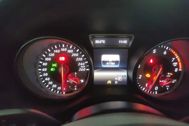 Used Mercedes-Benz GLA 2016 GLA 200 Fashion Model Odometer Close Up