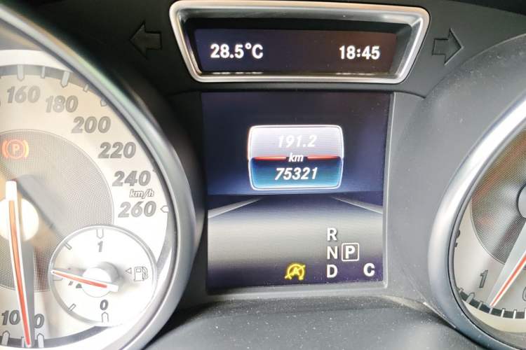 Used Mercedes-Benz GLA 2016 GLA 260 4MATIC Sport Edition Odometer Close Up