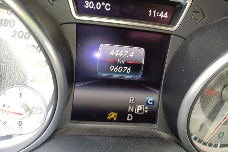 Used Mercedes-Benz GLA 2016 GLA 200 Sport Edition Odometer Close Up