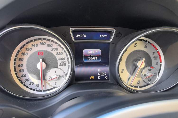 Used Mercedes-Benz GLA 2016 GLA 200 Sport Edition Odometer Close Up