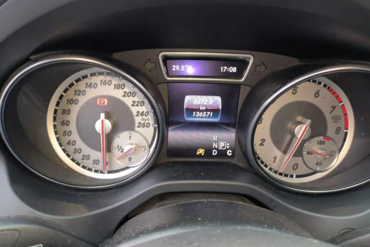 Used Mercedes-Benz GLA 2016 GLA 200 Fashion Model Odometer Close Up