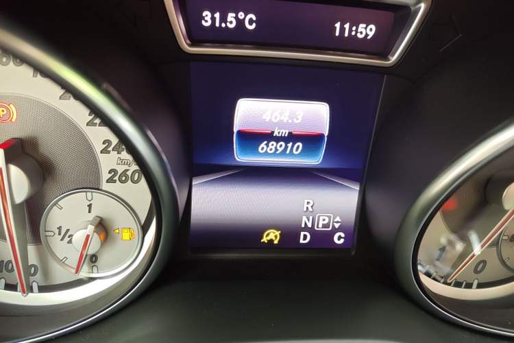 Used Mercedes-Benz GLA 2016 GLA 220 4MATIC Fashion Edition Odometer Close Up