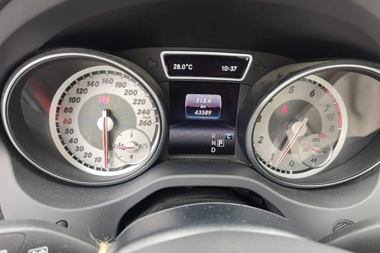 Used Mercedes-Benz GLA 2016 GLA 220 4MATIC Fashion Edition Odometer Close Up
