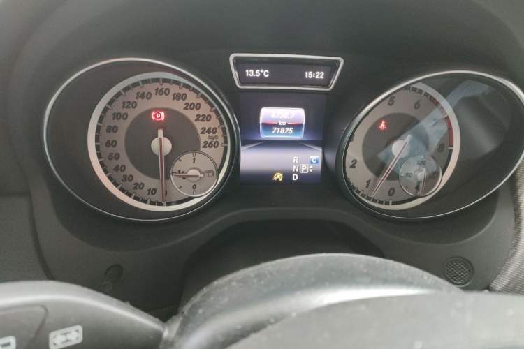 Used Mercedes-Benz GLA 2016 GLA 200 Sport Edition Odometer Close Up