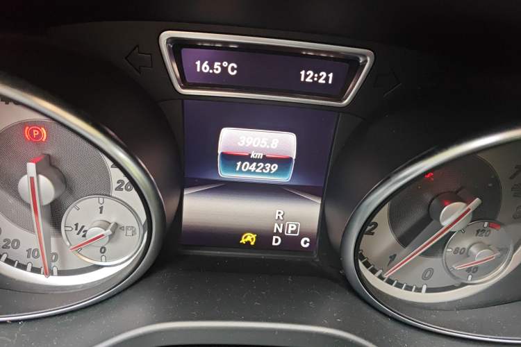 Used Mercedes-Benz GLA 2016 GLA 200 Sport Edition Odometer Close Up