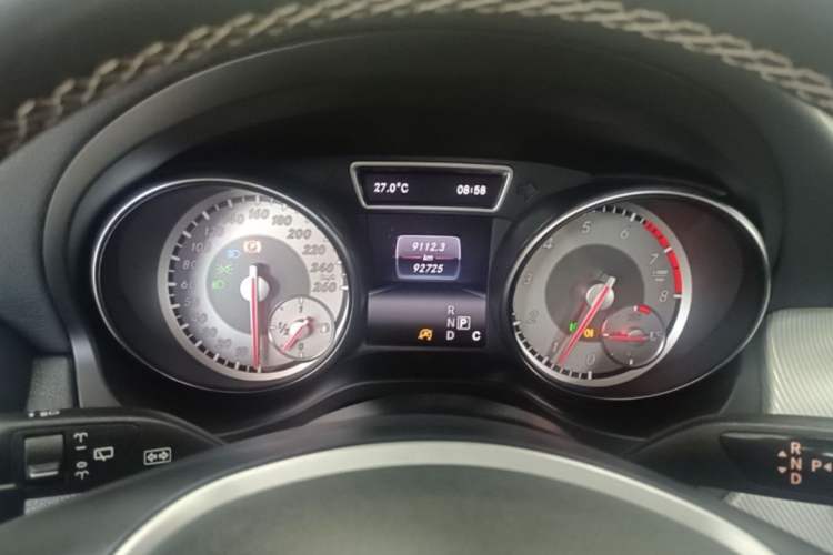 Used Mercedes-Benz GLA 2016 GLA 200 Fashion Model Odometer Close Up