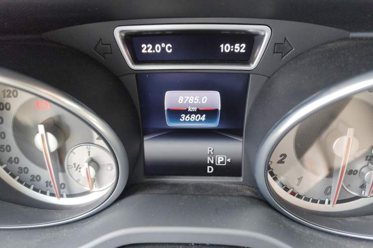 Used Mercedes-Benz GLA 2016 GLA 200 Fashion Model Odometer Close Up