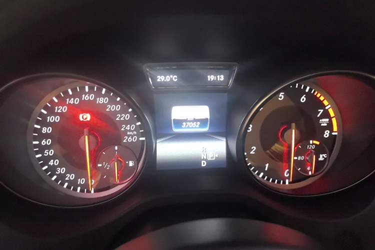 Used Mercedes-Benz GLA 2016 GLA 200 Sport Edition Odometer Close Up