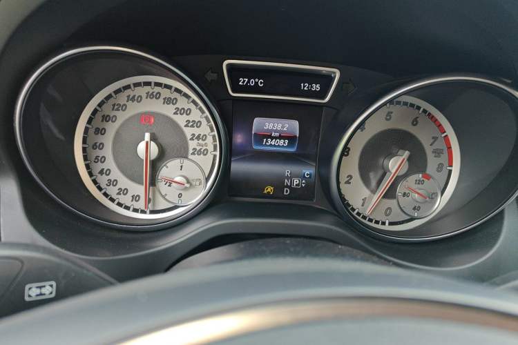Used Mercedes-Benz GLA 2016 GLA 200 Sport Edition Odometer Close Up