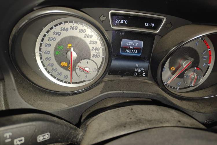 Used Mercedes-Benz GLA 2016 GLA 200 Sport Edition Odometer Close Up