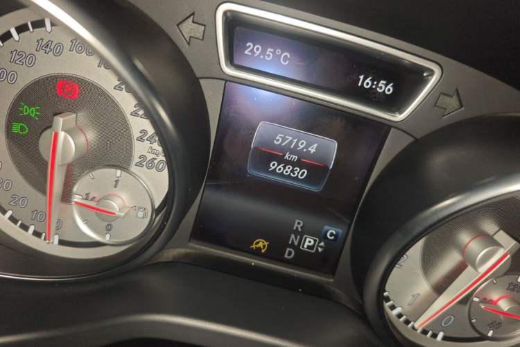 Used Mercedes-Benz GLA 2016 GLA 200 Sport Edition Odometer Close Up