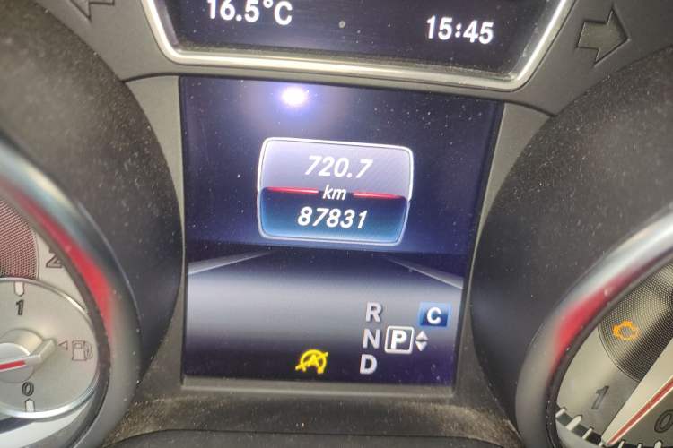 Used Mercedes-Benz GLA 2016 GLA 200 Fashion Model Odometer Close Up