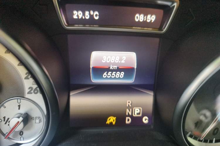 Used Mercedes-Benz GLA 2016 GLA 220 4MATIC Fashion Edition Odometer Close Up