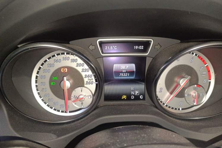Used Mercedes-Benz GLA 2016 GLA 220 4MATIC Luxury Model Odometer Close Up