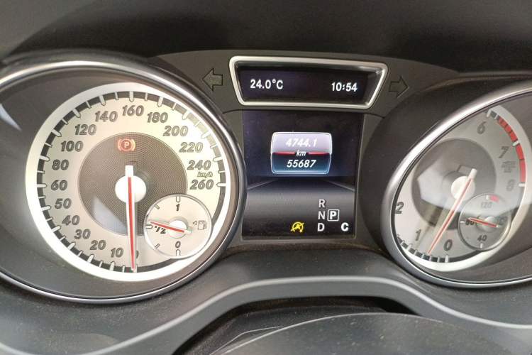 Used Mercedes-Benz GLA 2016 GLA 200 Fashion Model Odometer Close Up