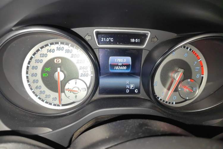 Used Mercedes-Benz GLA 2016 GLA 200 Fashion Model Odometer Close Up