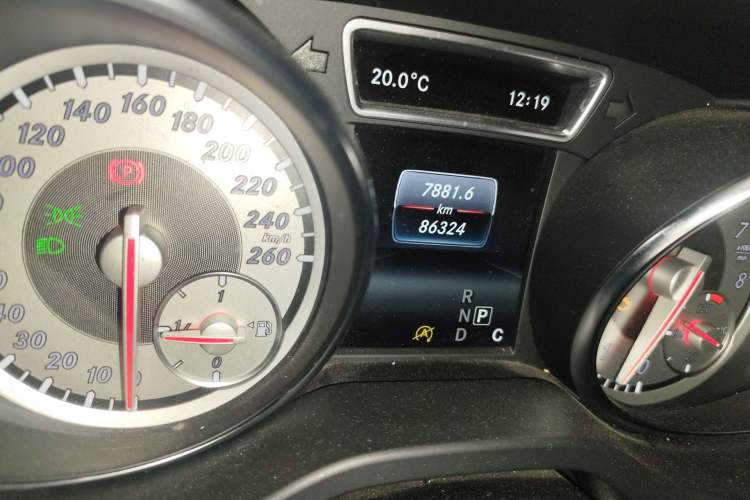 Used Mercedes-Benz GLA 2016 GLA 200 Sport Edition Odometer Close Up