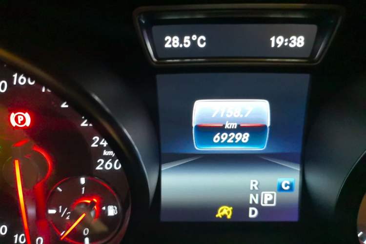 Used Mercedes-Benz GLA 2016 GLA 200 Sport Edition Odometer Close Up