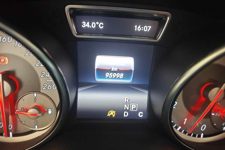 Used Mercedes-Benz GLA 2016 GLA 220 4MATIC Fashion Edition Odometer Close Up