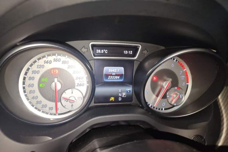 Used Mercedes-Benz GLA 2016 GLA 200 Fashion Model Odometer Close Up