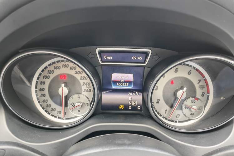 Used Mercedes-Benz GLA 2016 GLA 200 Fashion Model Odometer Close Up