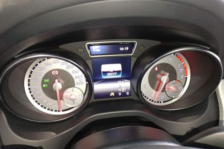 Used Mercedes-Benz GLA 2016 GLA 200 Fashion Model Odometer Close Up