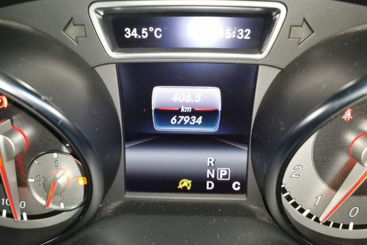 Used Mercedes-Benz GLA 2016 GLA 200 Fashion Model Odometer Close Up