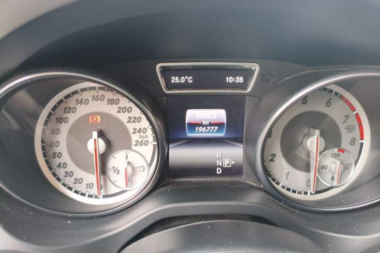 Used Mercedes-Benz GLA 2016 GLA 200 Sport Edition Odometer Close Up