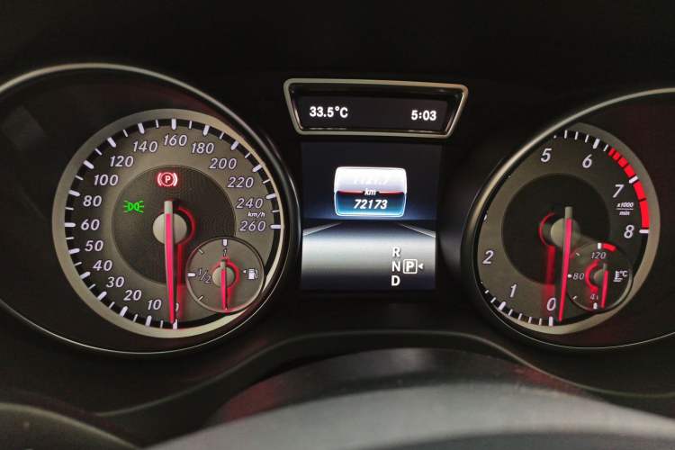 Used Mercedes-Benz GLA 2016 GLA 200 Fashion Model Odometer Close Up