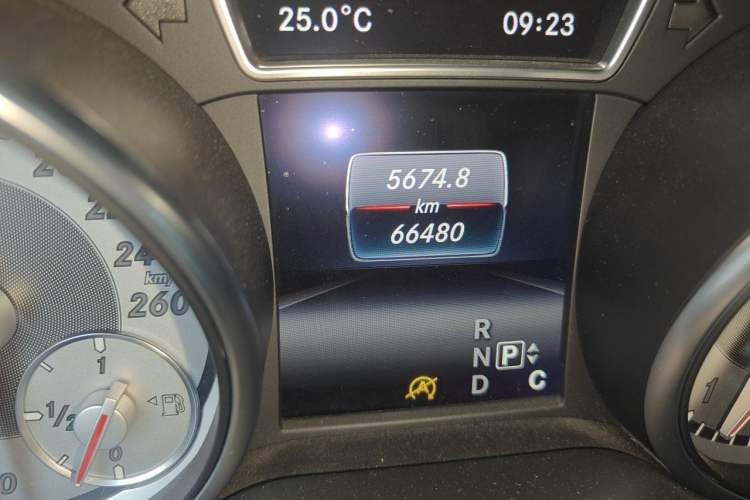 Used Mercedes-Benz GLA 2016 GLA 220 4MATIC Fashion Edition Odometer Close Up