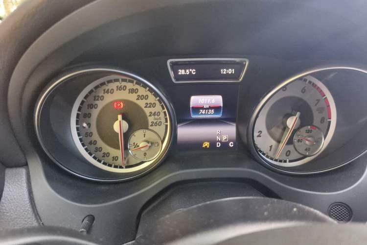 Used Mercedes-Benz GLA 2016 GLA 200 Sport Edition Odometer Close Up