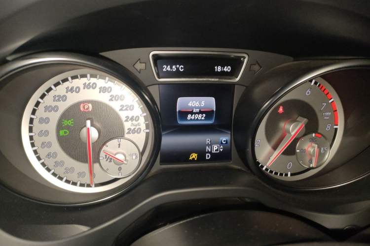Used Mercedes-Benz GLA 2016 GLA 200 Sport Edition Odometer Close Up