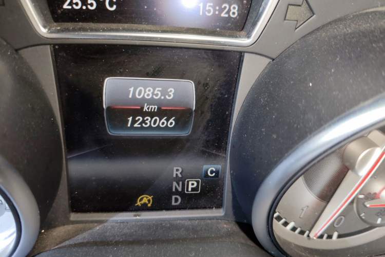 Used Mercedes-Benz GLA 2016 GLA 200 Fashion Model Odometer Close Up