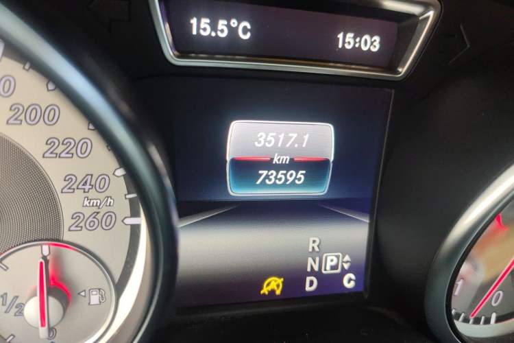 Used Mercedes-Benz GLA 2016 GLA 200 Fashion Model Odometer Close Up