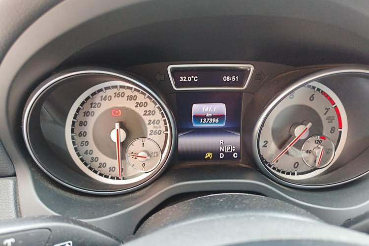 Used Mercedes-Benz GLA 2016 GLA 200 Fashion Model Odometer Close Up