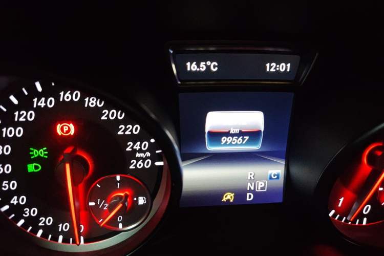 Used Mercedes-Benz GLA 2016 GLA 200 Sport Edition Odometer Close Up