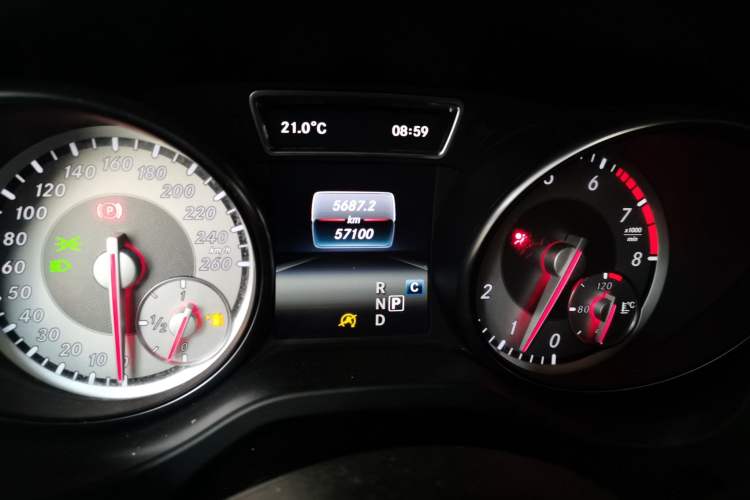 Used Mercedes-Benz GLA 2016 GLA 220 4MATIC Fashion Edition Odometer Close Up