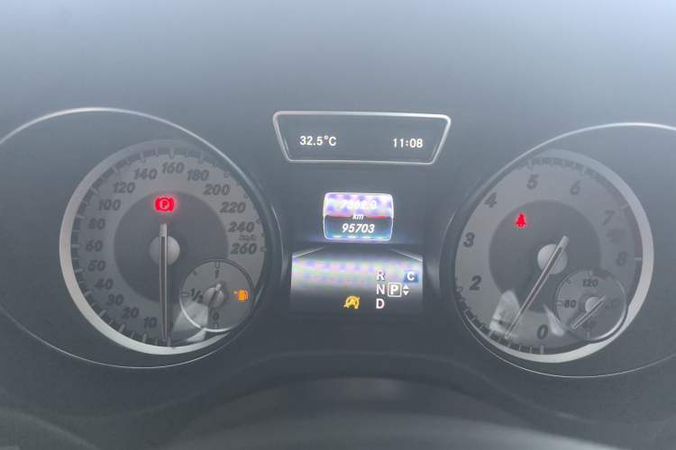 Used Mercedes-Benz GLA 2016 GLA 200 Sport Edition Odometer Close Up