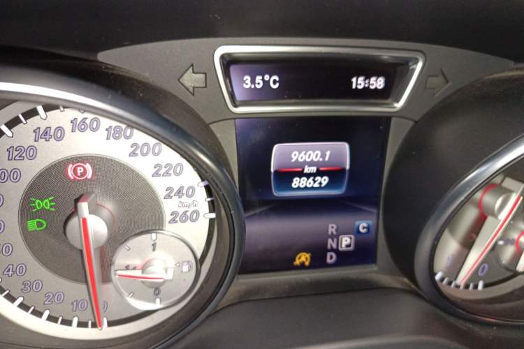 Used Mercedes-Benz GLA 2016 GLA 220 4MATIC Luxury Model Odometer Close Up