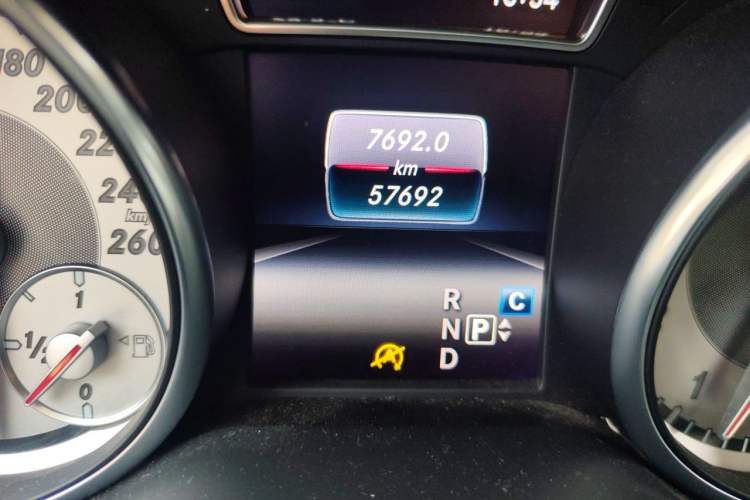 Used Mercedes-Benz GLA 2016 GLA 200 Fashion Model Odometer Close Up