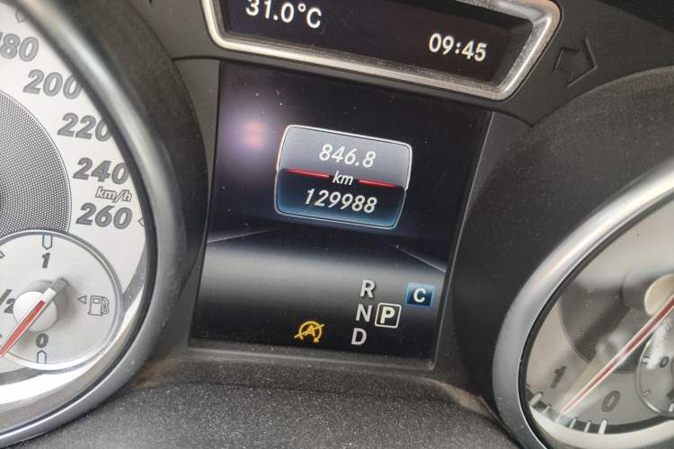 Used Mercedes-Benz GLA 2016 GLA 200 Sport Edition Odometer Close Up