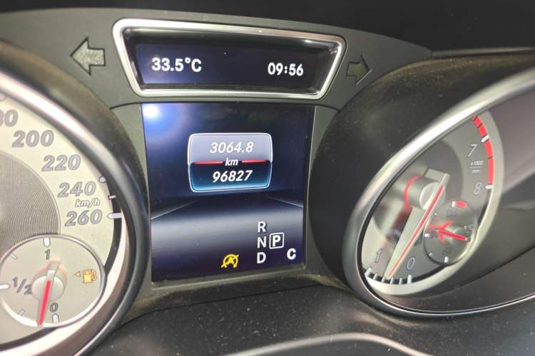 Used Mercedes-Benz GLA 2016 GLA 200 Fashion Model Odometer Close Up