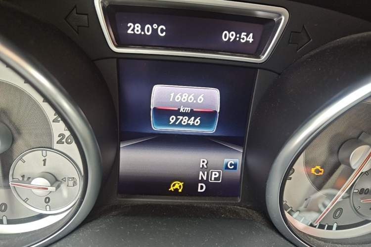 Used Mercedes-Benz GLA 2016 GLA 200 Fashion Model Odometer Close Up