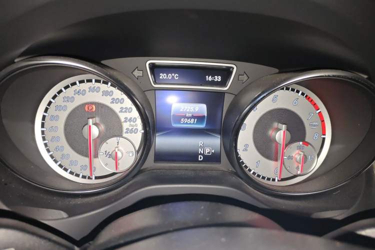 Used Mercedes-Benz GLA 2016 GLA 200 Sport Edition Odometer Close Up